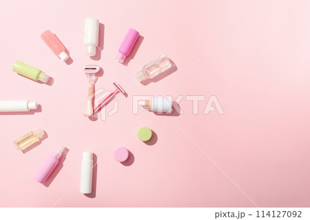 The device for depilation is laid out in the shape of a clock The device for depilation is laid out in the shape of a clock 114127092