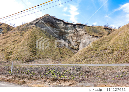 北海道の原風景 海岸段丘からの自然湧水（北海道浦幌町昆布刈石） 114127681