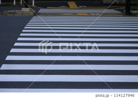横断歩道 114127946