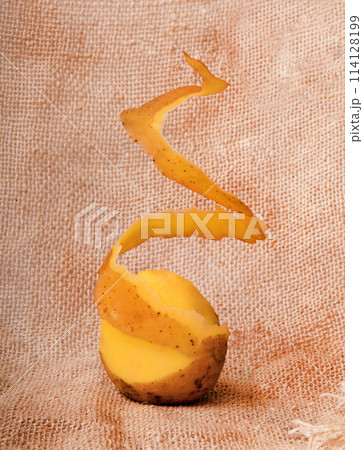 potato tubers 114128199