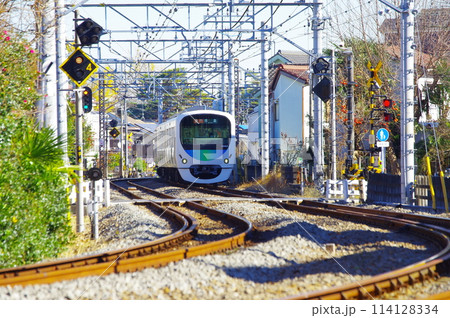 萩山駅を往来する西武線 萩山駅を往来する西武線 114128334