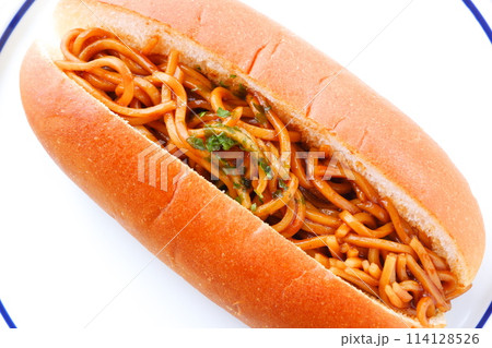 昔なつかしい素朴な味わいのソース焼きそばパン 昔なつかしい素朴な味わいのソース焼きそばパン 114128526