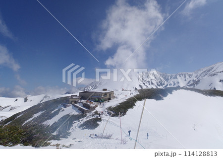 5月上旬の立山室堂　みくりが池温泉方向の眺め 114128813