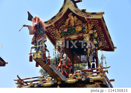 日本の岐阜県 春の高山市 高山祭屋台の総曳き揃え 春のからくり人形屋台 緻密な人形と豪華な装飾品 日本の岐阜県 春の高山市 高山祭屋台の総曳き揃え 春のからくり人形屋台 緻密な人形と豪華な装飾品 114130815