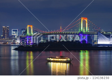 お台場　レインボーブリッジと屋形船　東京夜景 114136150