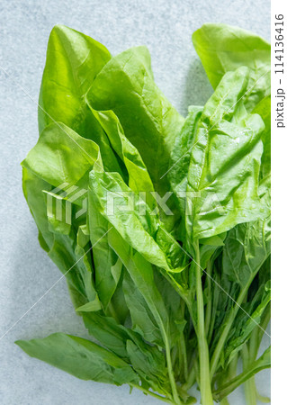 Spinach green leaves on salad. 114136416