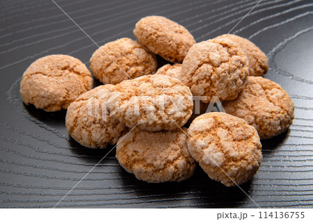 懐かしい日本の駄菓子、マコロン 114136755