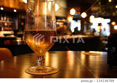イギリス ロンドン パブ ビール 114136789