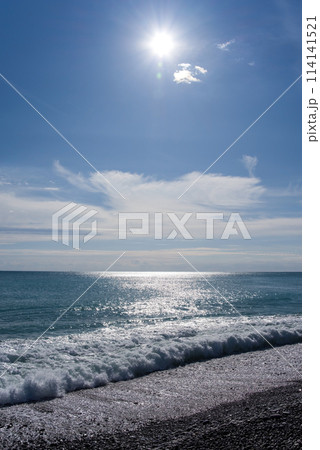 輝く海岸・七里御浜ふれあいビーチ(三重県・熊野灘) 輝く海岸・七里御浜ふれあいビーチ(三重県・熊野灘) 114141521