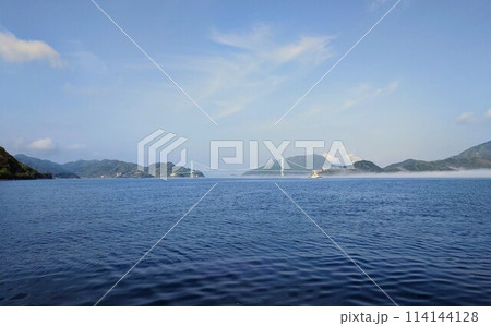 クルーザーで釣りをする様子 114144128