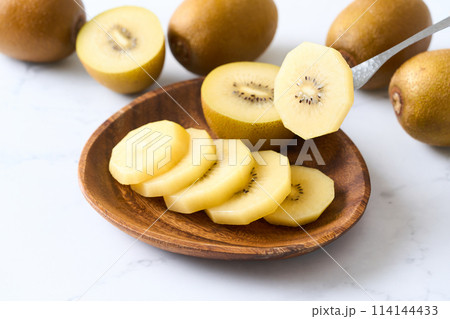 ニュージーランド産ゴールデンキウイ 114144433