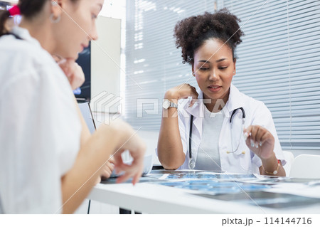 Female medical student study in class room. medical students studying human brain disease 114144716