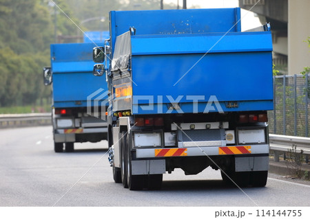 ダンプトラック 114144755