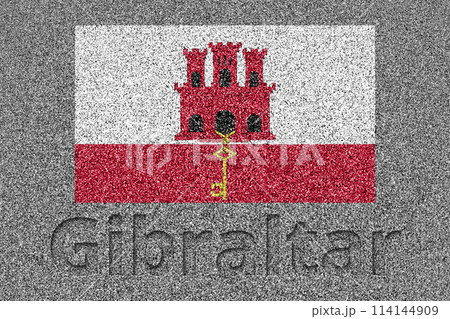 石板の上に描かれたジブラルタルの国旗と、掘ったような「Gibraltar」の文字 114144909