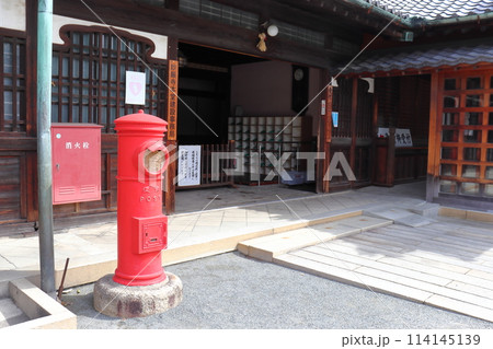 豊川稲荷に設置されている現役最古の郵便ポスト 114145139