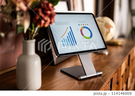 タブレットのあるおしゃれな部屋 タブレットのあるおしゃれな部屋 114146009