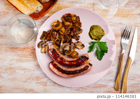Grilled sausages with mushrooms Grilled sausages with mushrooms 114146381