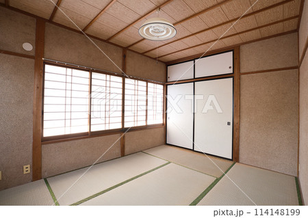 帯戸 赤松 一枚板 古民家 和風 和室 日本家屋