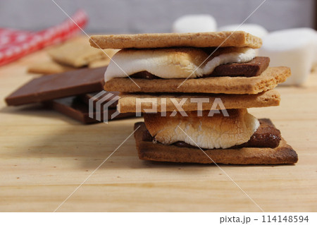 Smores. Marshmallow with Chocolate and Graham Crackers 114148594