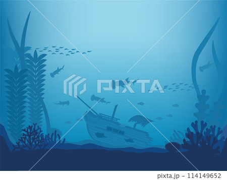 海中の沈没船とサメの背景素材　 114149652