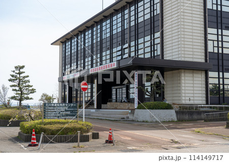 曇り空と運転免許センターのイメージ｜石川県金沢市 114149717