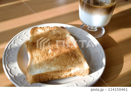 食パンとカフェオレ 114150461