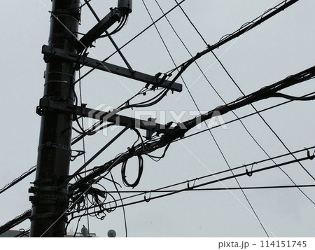 電信柱と電線 電信柱と電線 114151745