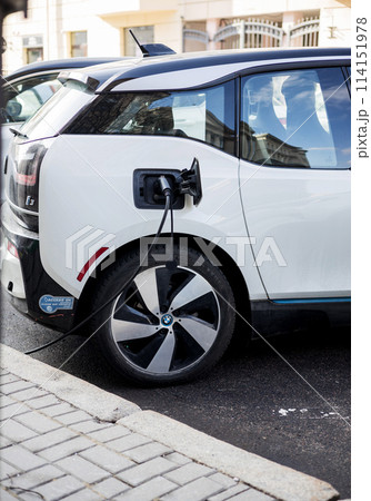 White BMW i3 Electric in parking slot 114151978