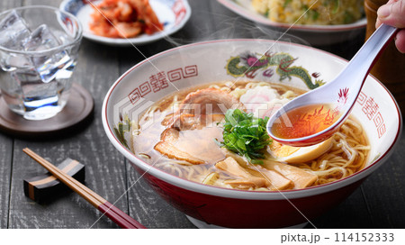 醤油ラーメンと炒飯とキムチ 醤油ラーメンと炒飯とキムチ 114152333