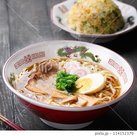 醤油ラーメンと炒飯 114152370