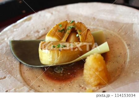 伝統懐石料理の筍の木の芽焼き 114153034