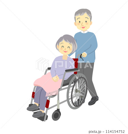 仲良しシニア夫婦が車いすで散歩する様子（妻の車椅子を押す高齢男性） 114154752