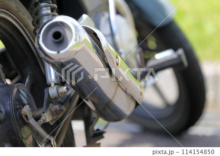バイクのマフラー 114154850