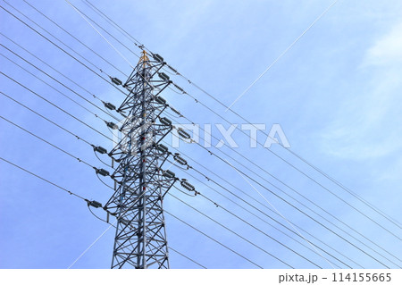 送電用鉄塔と青空 114155665