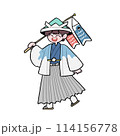 鯉のぼりを持って兜を被った着物の男の子 114156778
