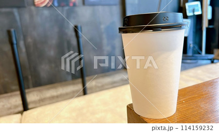 おしゃれなカフェでリラックスタイム おしゃれなカフェでリラックスタイム 114159232