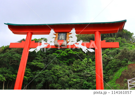 元乃隅稲成神社の賽銭箱（山口県長門市） 114161057
