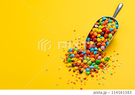 Various colorful candies, lollipops 114161383