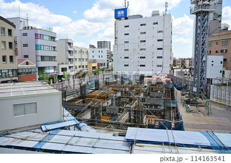 辻堂駅前のタワーマンション建設現場 辻堂駅前のタワーマンション建設現場 114163541