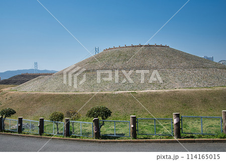 兵庫県下最大の古墳「五色塚古墳」 兵庫県下最大の古墳「五色塚古墳」 114165015