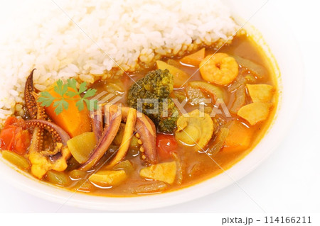 シーフードカレー　スープカレー　明るい背景 114166211