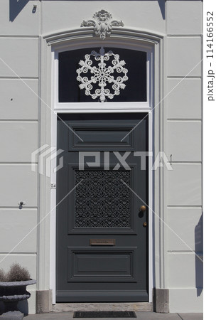 entrance door 114166552
