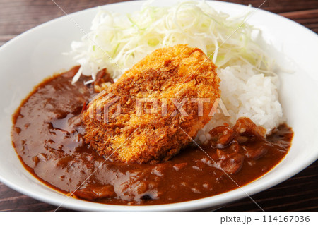 コロッケをトッピングしたカレー 114167036