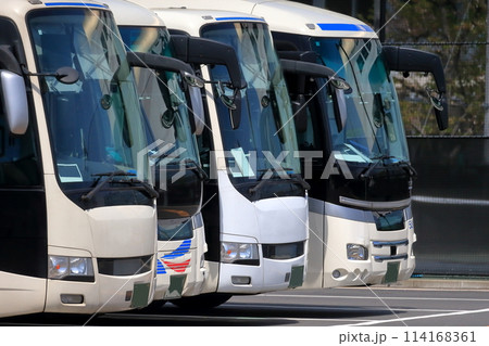 大型観光バス 114168361