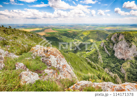 Amazing view of Turda Gorge (Cheile Turzii) natural reserve with marked trails for hikes on Hasdate river. 114171378