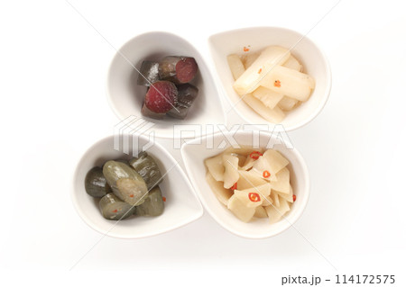 深谷市岡部町の漬物　ねぎ　きゅうり　ザーサイの盛り合わせ 114172575