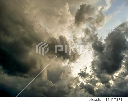 迫る暗雲~光と影~ 迫る暗雲~光と影~ 114173714