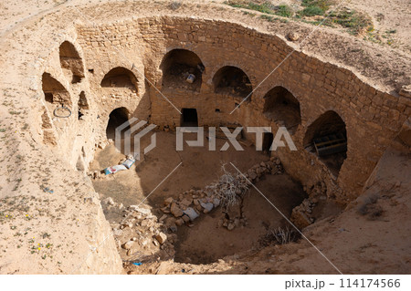 Ancient Berber troglodyte underground dwellings in Matmata, Tunisia 114174566