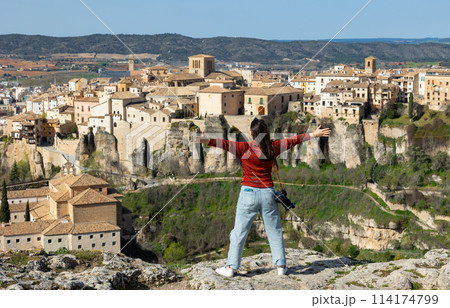 Woman tourist with photo camera, Cuenca, Spain 114174799