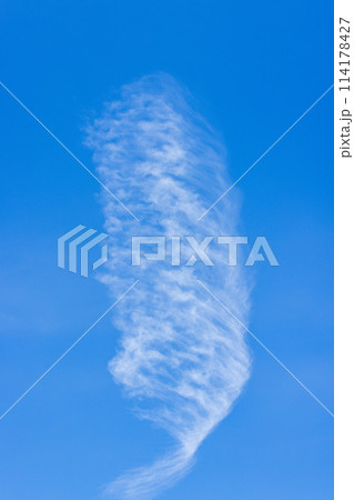 気持ちの良い快晴の空雲 気持ちの良い快晴の空雲 114178427
